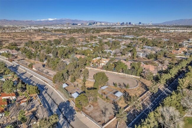 Building Photo - 2868 Vista Del Sol Ave