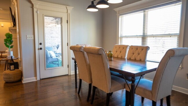 Building Photo - 3707 Sterling Oaks Dr