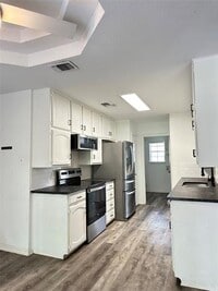 Building Photo - 228 S Pearson Ln