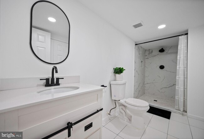 Building Photo - 1015 Riverside Ave