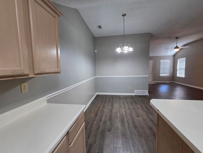 Building Photo - 7733 Shadowland Dr