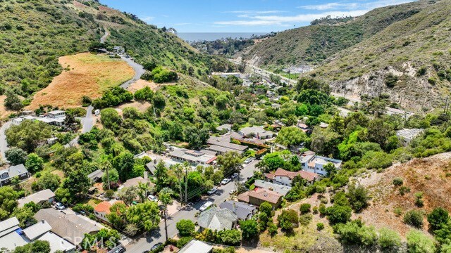 Building Photo - 266 Canyon Acres Dr