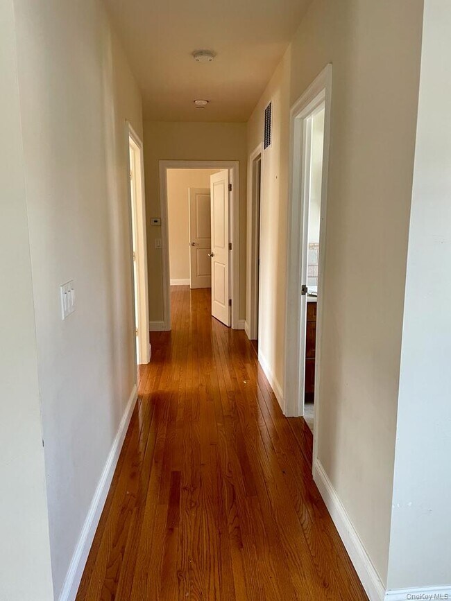 Building Photo - 5 Brandreth St