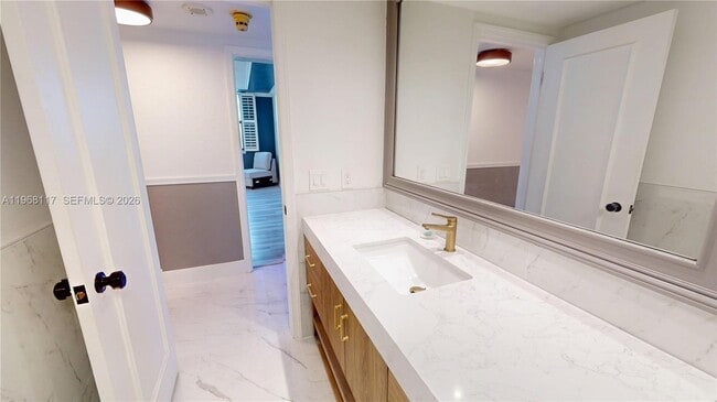 Building Photo - 1800 NE 114th St