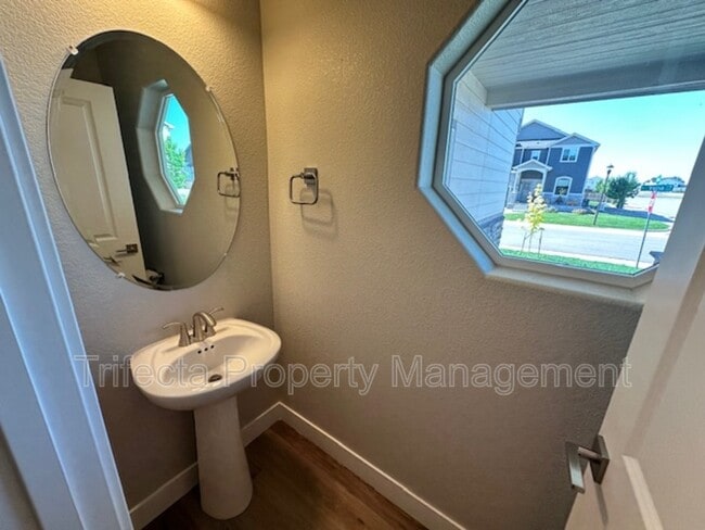 Building Photo - 5403 Vona Dr