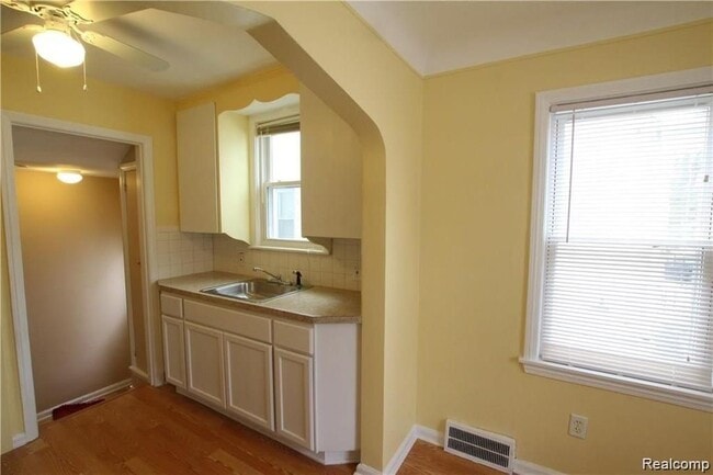 Building Photo - 25369 Ivanhoe Ave
