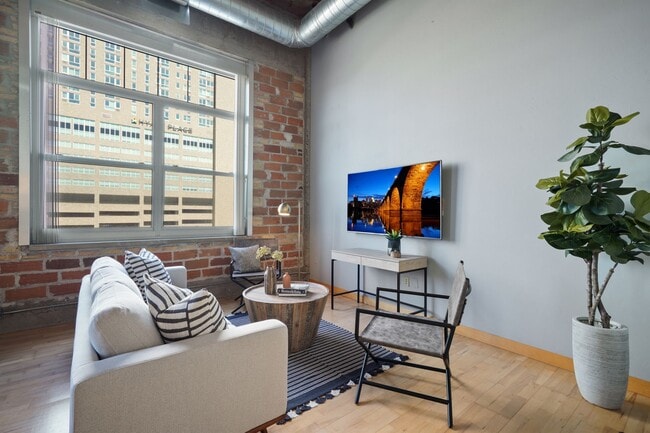 Building Photo - 521 S 7th St