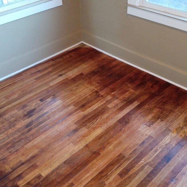 Building Photo - 1928 Gladstone St