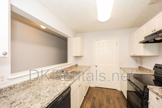 Building Photo - 12101 Fairington Ridge Cir