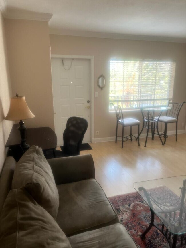 Building Photo - 924 SE 2nd St