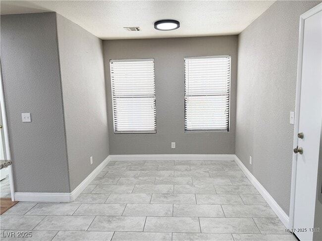 Building Photo - 2062 Club Crest Way
