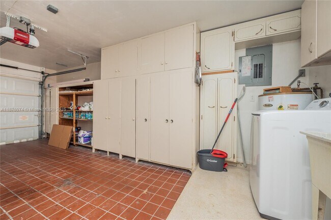 Building Photo - 800 N 46th Ave