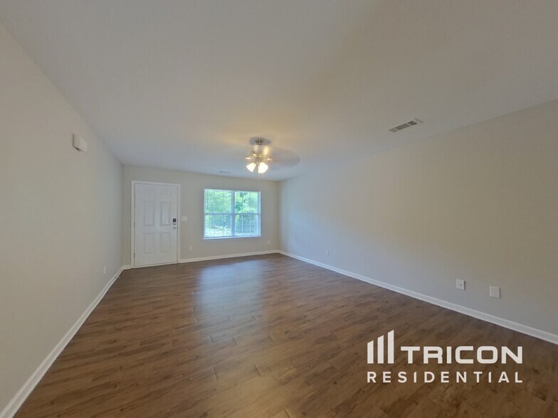 Building Photo - 5936 Sanders Farm Ln