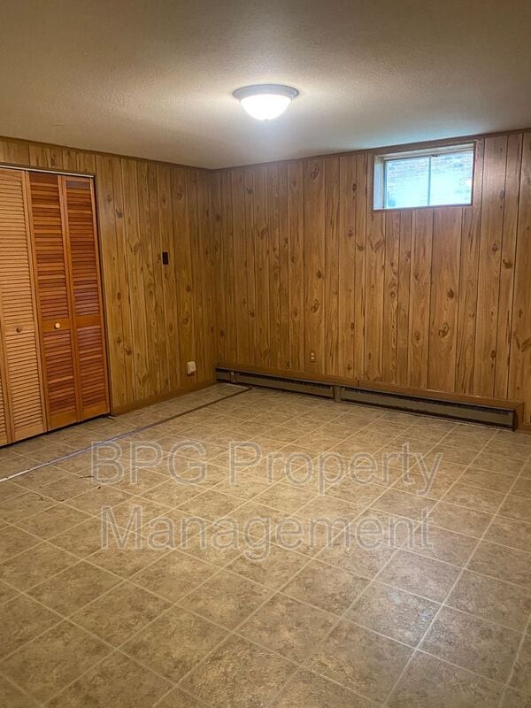 Building Photo - 307 Wintergreen Ave