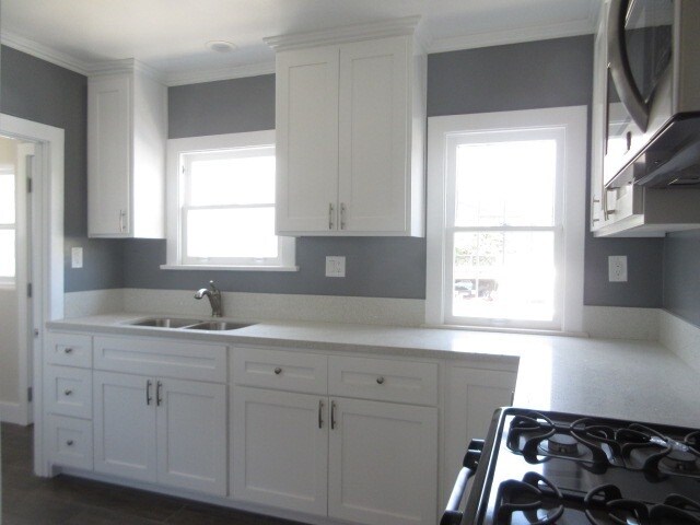 Building Photo - 1430 W 25th St
