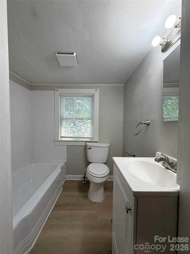 Building Photo - 831 Cason St