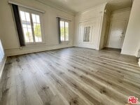 Building Photo - 946 S Burlington Ave