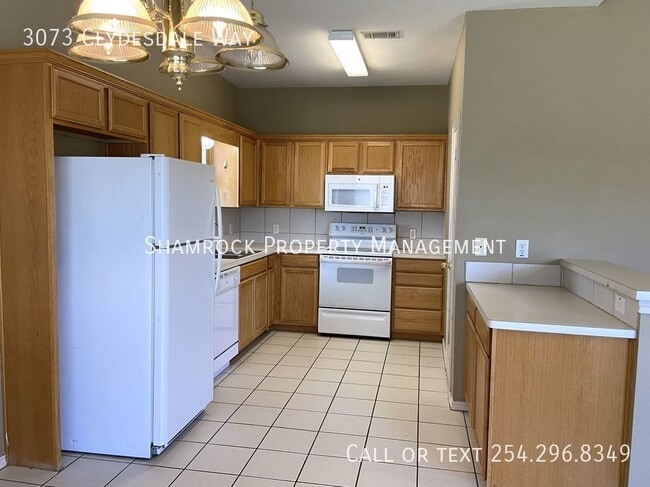 Building Photo - Surrey Ridge Duplex in Midway ISD!