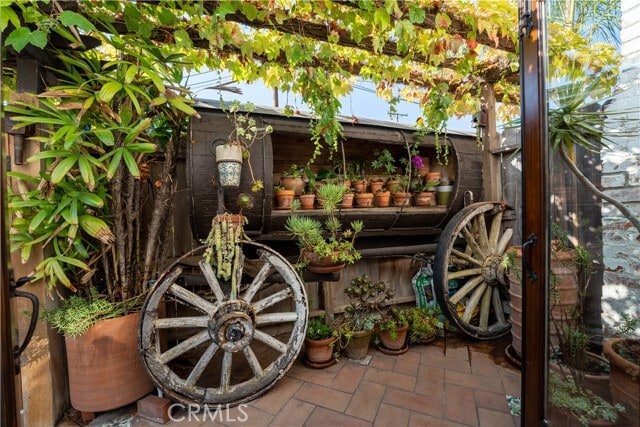 Building Photo - 1481 Santa Cruz St