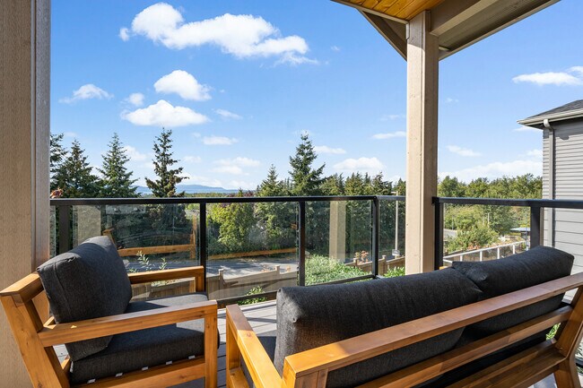 upstairs back deck - 3309 Stonecrop Way