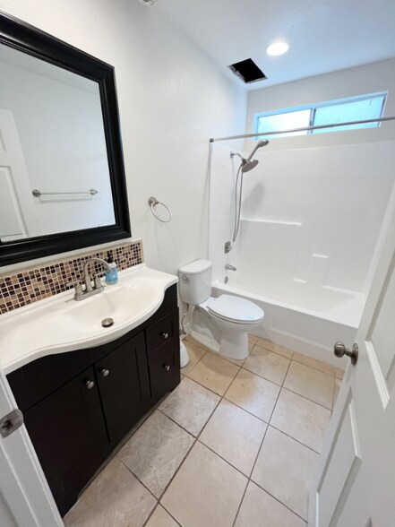 Building Photo - 139 Avenida Miramar