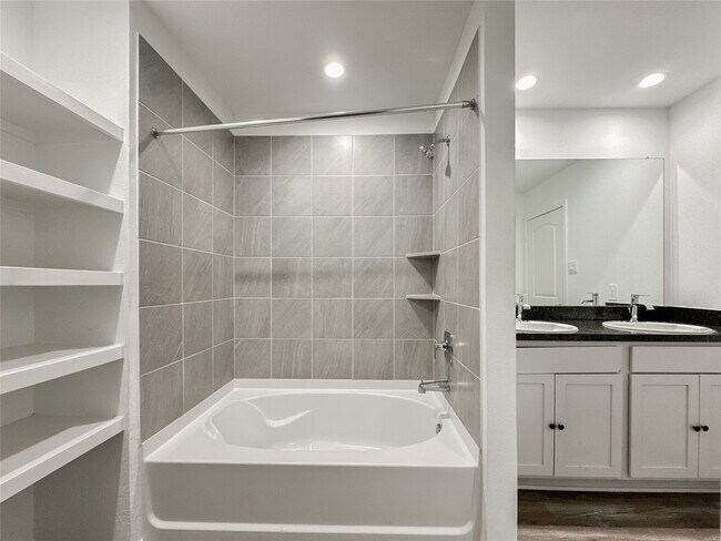 Building Photo - 5715 Vintage Oakmont Dr