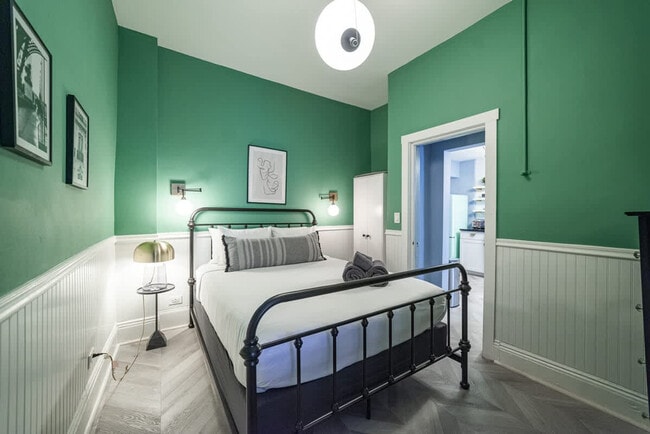 Building Photo - 1411 W Grand Ave