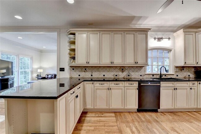 Building Photo - 2611 Briers N Dr