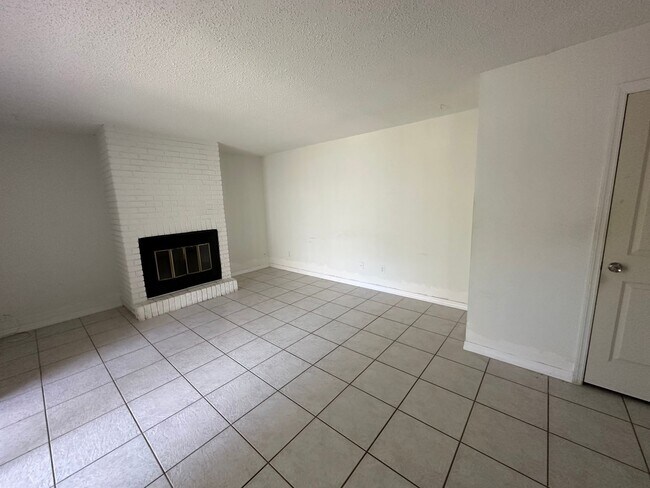 Building Photo - 93 Springwood Square