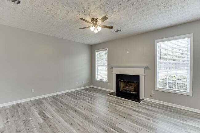 Building Photo - 678 Clairidge Elm Trail SW