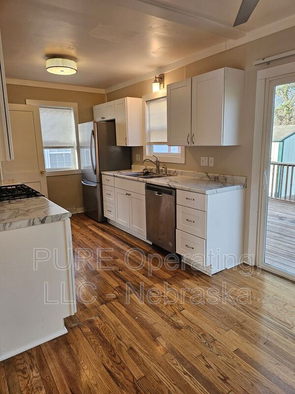 Building Photo - 1618 S 50th St