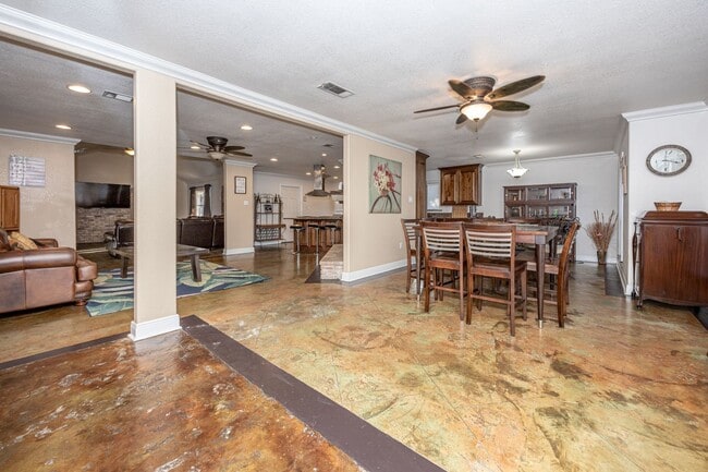 Building Photo - 3 Bedroom 2 Bath Back Bay Luxury Rental Home