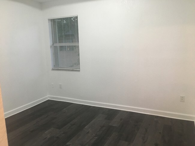 Building Photo - 1398 NE 33rd Ave