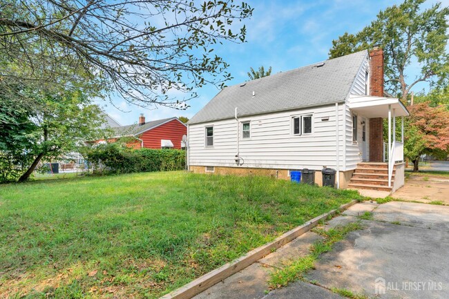 Building Photo - 372 Seneca Ave
