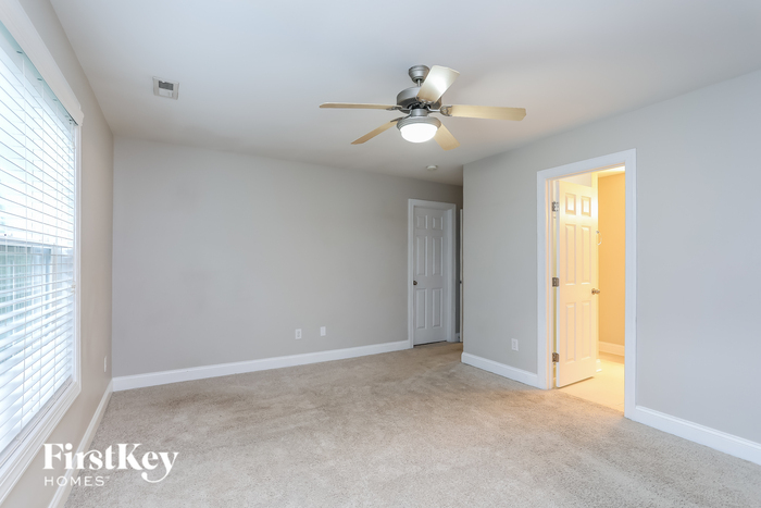 Building Photo - 413 Holly Thorn Trace