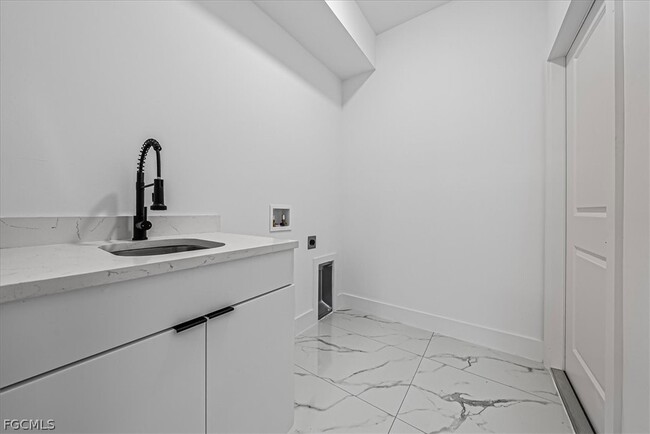 Building Photo - 3813 25th St SW