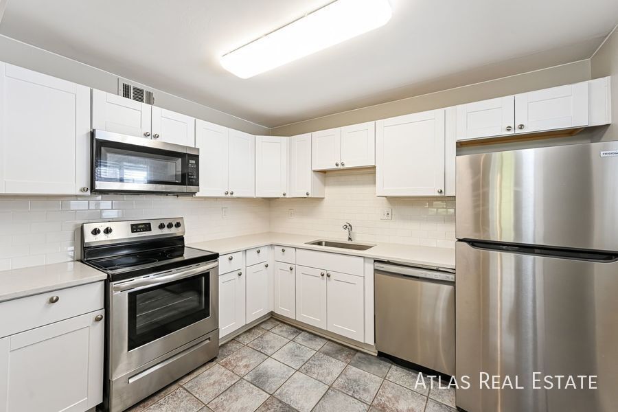 Building Photo - 916 Victor St