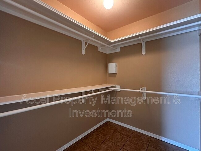 Building Photo - 811 French Ave