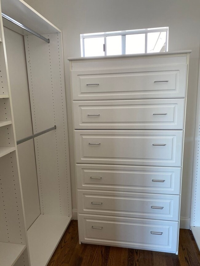 Building Photo - Beautiful Home in the Ventura Foothills