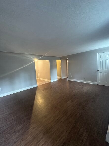 Building Photo - Flats at DeBoer Park