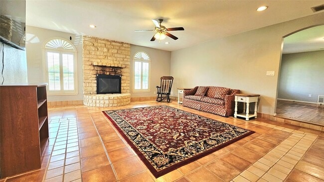 Building Photo - 5075 FM 5