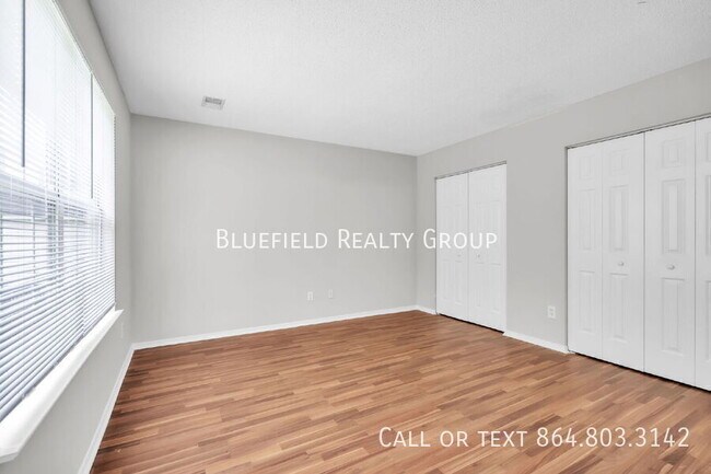 Building Photo - 111 White Willow Ct