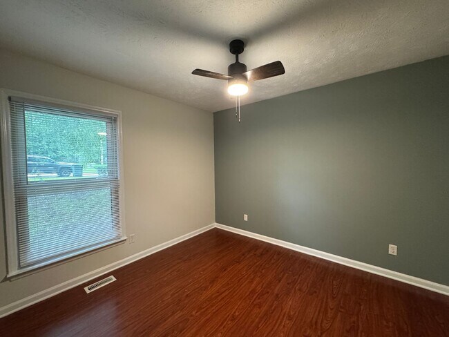 Building Photo - Charming 3 Bed, 2 Bath Fayetteville Home