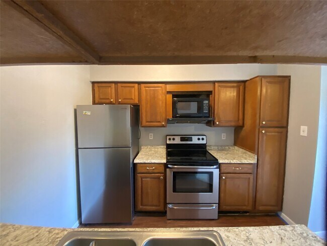 Building Photo - 10855 Meadowglen Ln