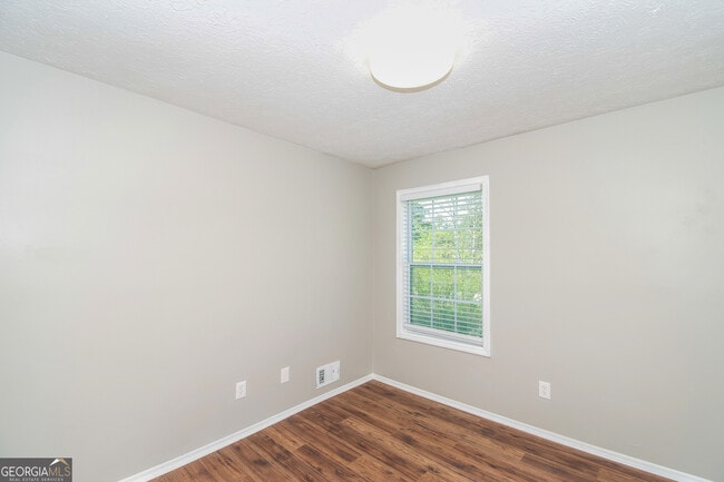 Building Photo - 2215 Fairway Cir SW