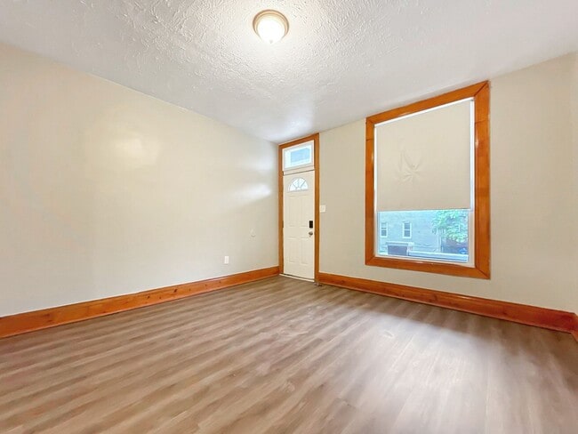 Building Photo - 3BR Baltimore Rowhome with Central Air & In-Unit Laundry