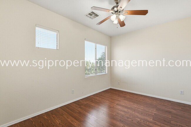 Building Photo - 6827 N 71st Dr