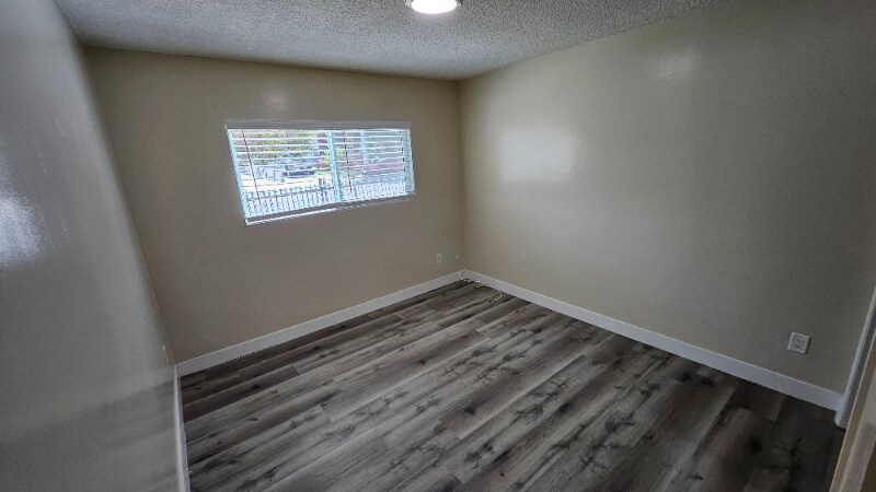 Building Photo - 815 N Benton Way