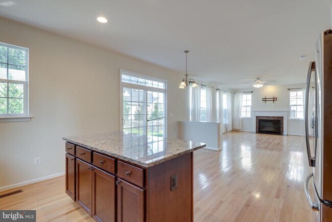 Building Photo - 10424 Goldenrod Dr