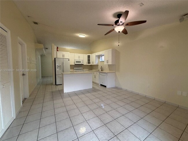 Building Photo - 3159 W 73rd Pl